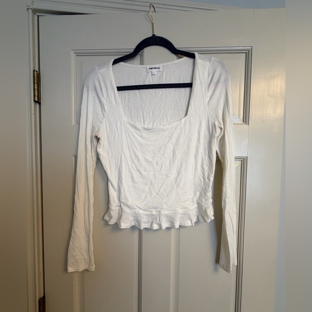 superdown White Scoop Neck Long Sleeve Ruffle Hem Top